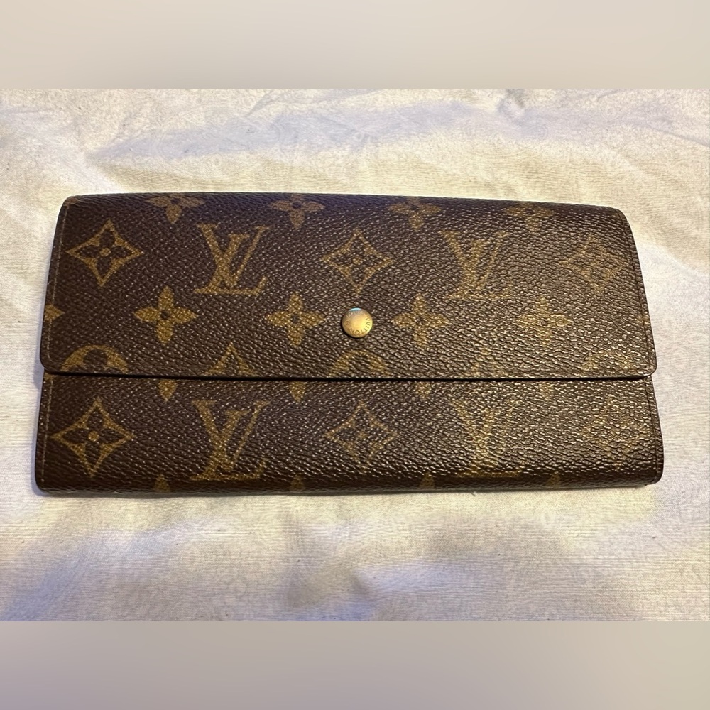 Pre loved Authentic Louis Vuitton Monogram Vintage Wallet